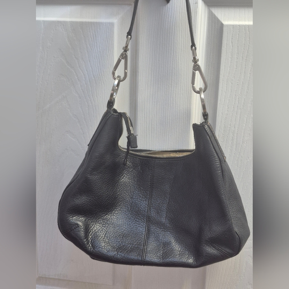 Preston AND York Black Leather Shoulder Bag with Silver‎ Hardware - Picture 2 of 10